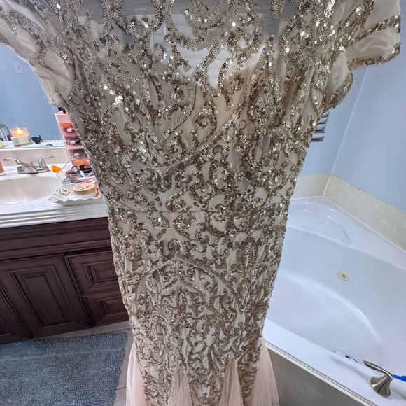 Elegant Sequin Gown - Picture 7 of 8